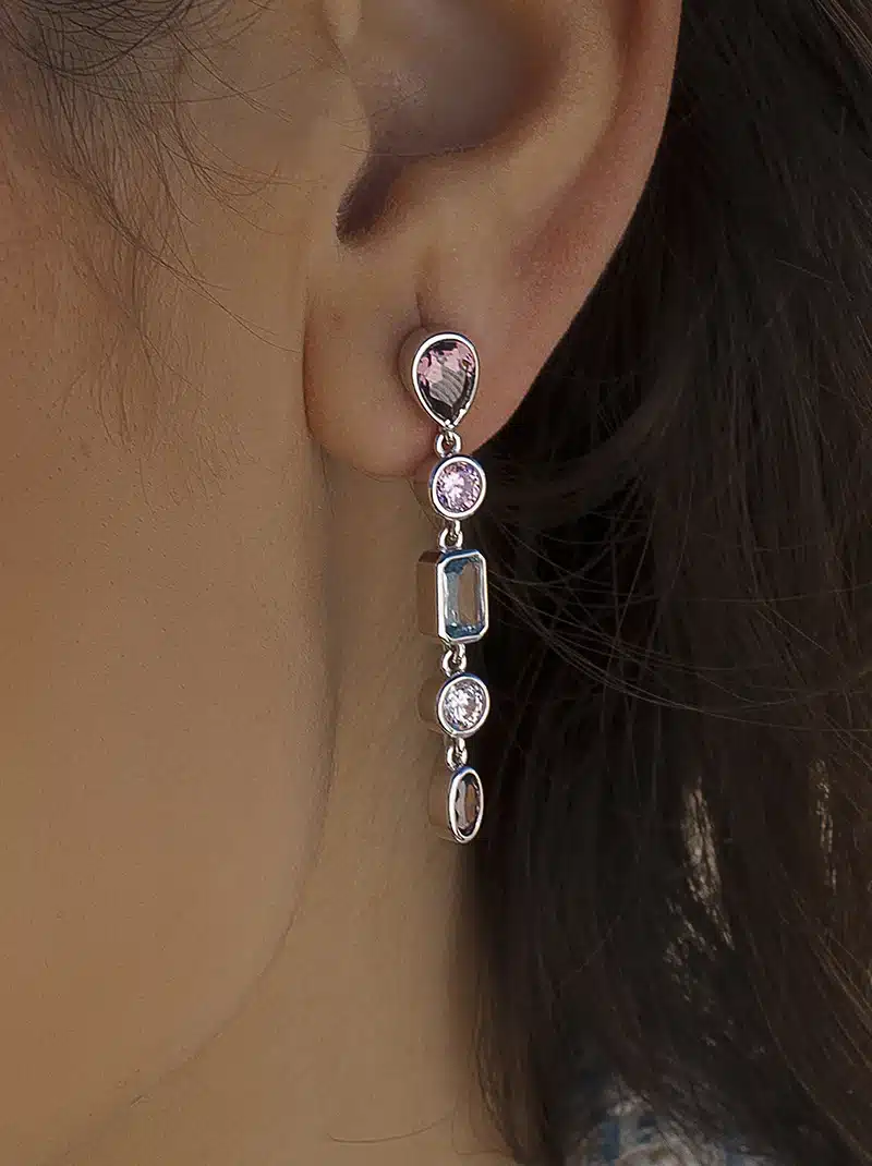 Firma joyas Pendientes largos con piedras en tonos románticos Firma joyas Pendientes largos con piedras en tonos románticos