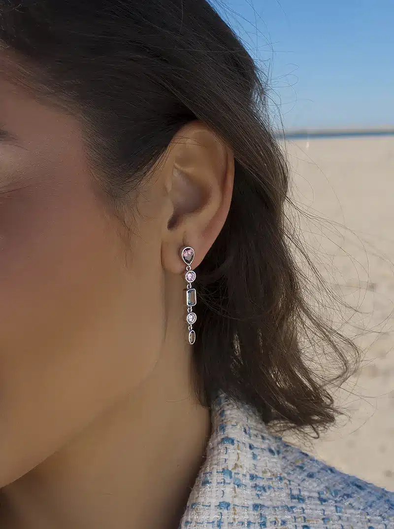 Firma joyas Pendientes largos con piedras en tonos románticos Firma joyas Pendientes largos con piedras en tonos románticos