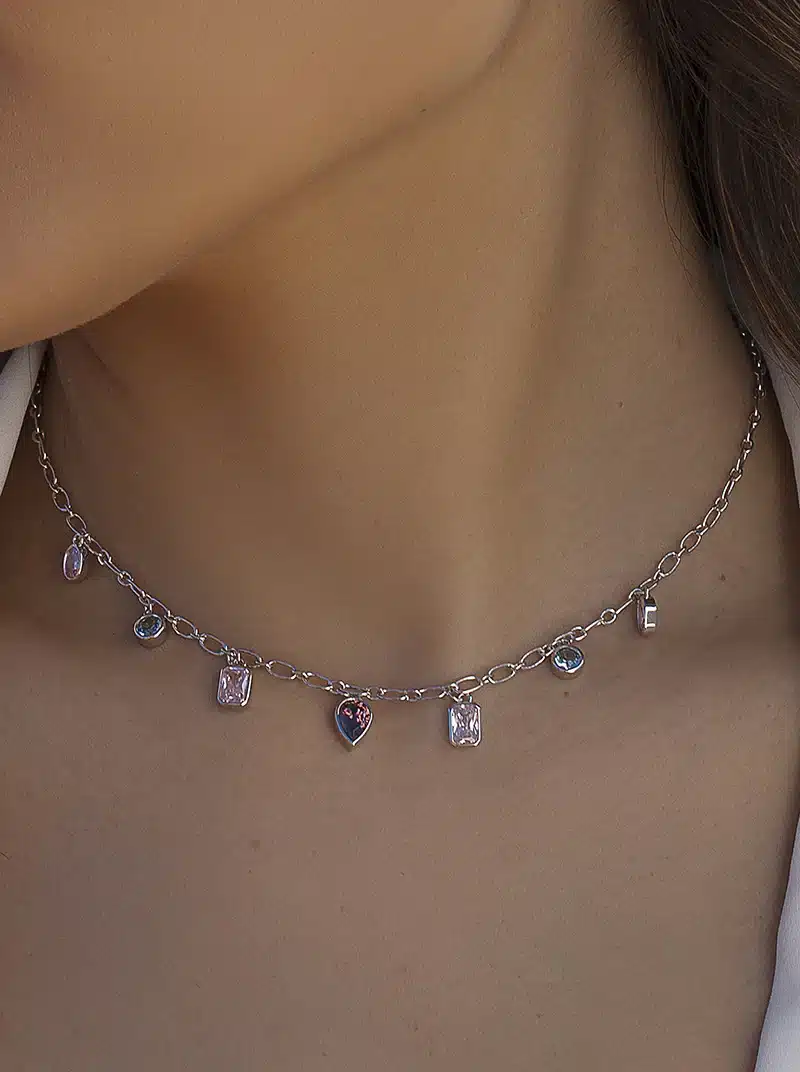 Firma joyas Collar con piedras colgantes en tonos románticos Firma joyas Collar con piedras colgantes en tonos románticos