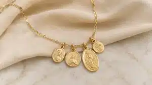 comprar Cadena de Oro con Medallitas: